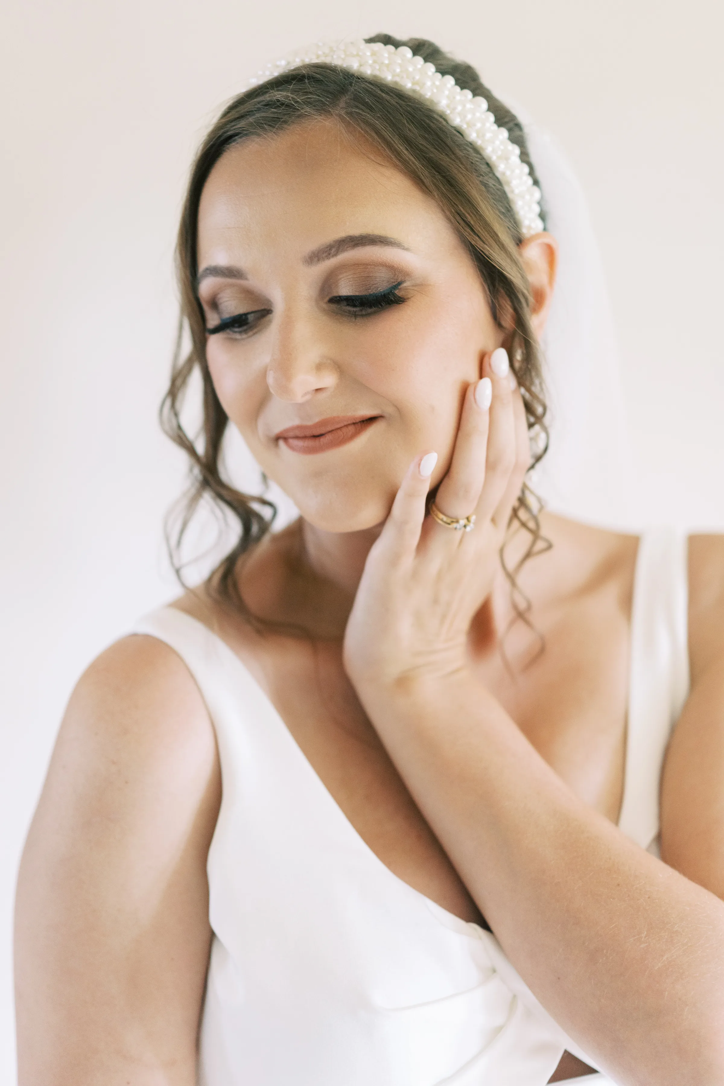bridal makeup hair styling m3 beauty orlando florida - Wedding Makeup and Hair Gallery Beautiful bride with professional wedding makeup and hair styling featuring pearl headband and elegant updo by M3 Beauty wedding hair and makeup company in Orlando Florida