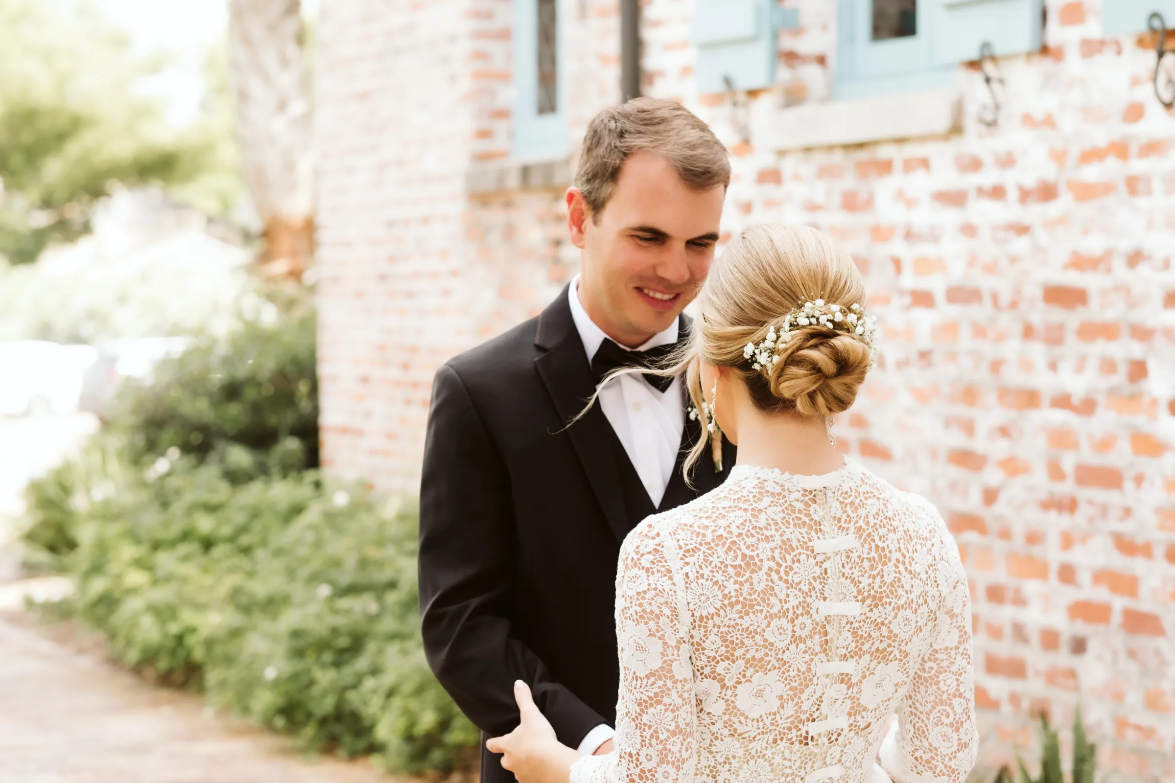 bridal updo hairstyle pearl hair accessories m3 beauty orlando wedding - Wedding Makeup and Hair Gallery Elegant bridal updo with pearl and crystal hair accessories by M3 Beauty, Orlando wedding hair and makeup artist, bride in lace wedding dress with groom in black tuxedo